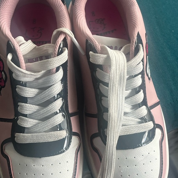 Hello Kitty shoes, size 8 - Picture 3 of 8